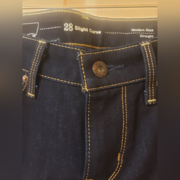 Levi's jeans size 28 - Picture 3 of 3